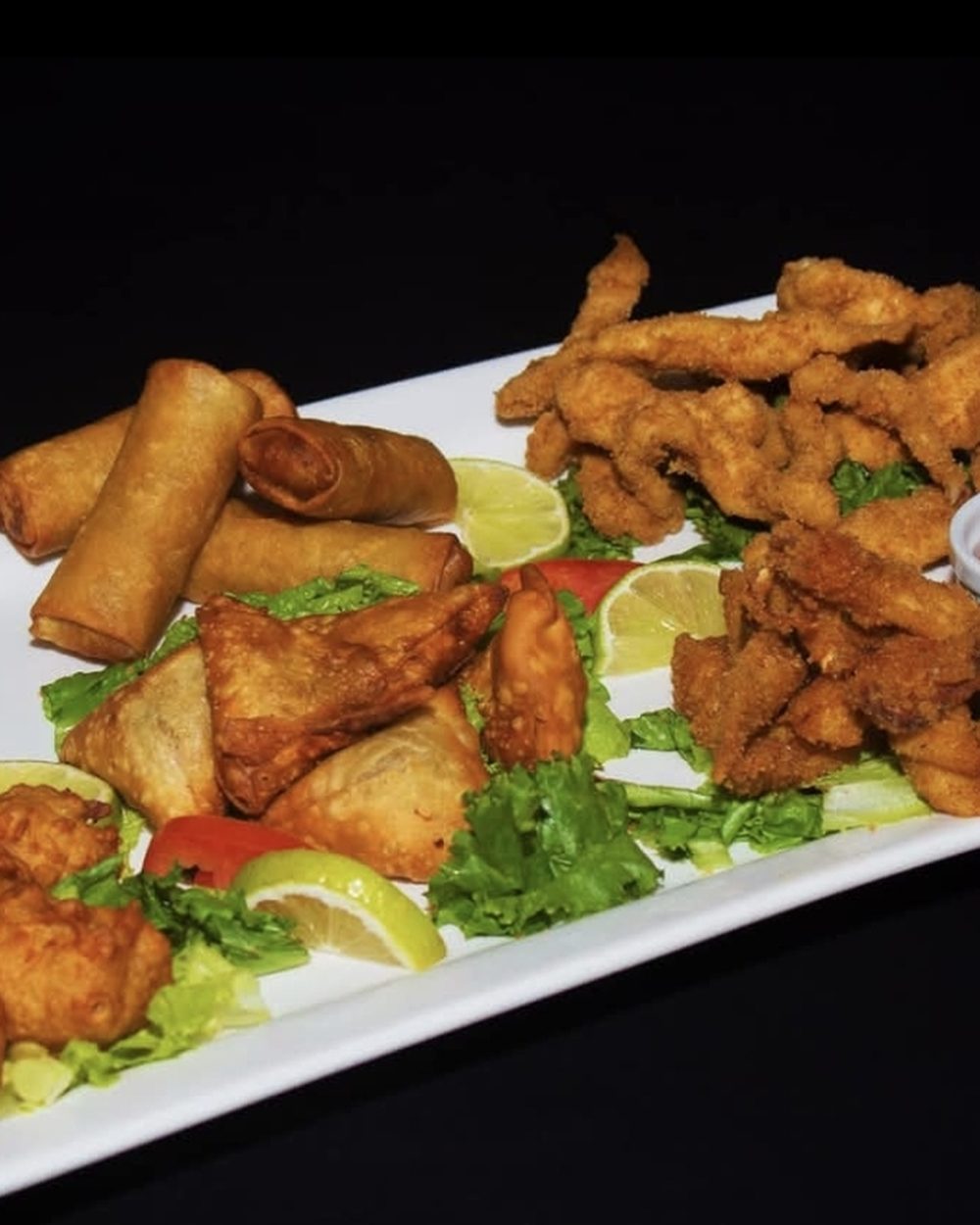 Assortiment à partager au Boj : nems, samossas, nuggets, calamars