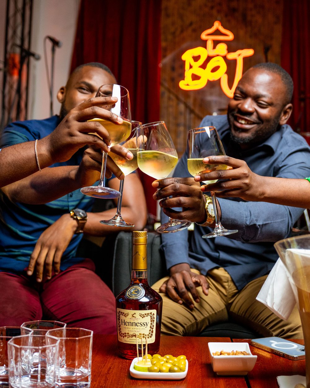 Convives à l'afterwork sous l'enseigne du Boj